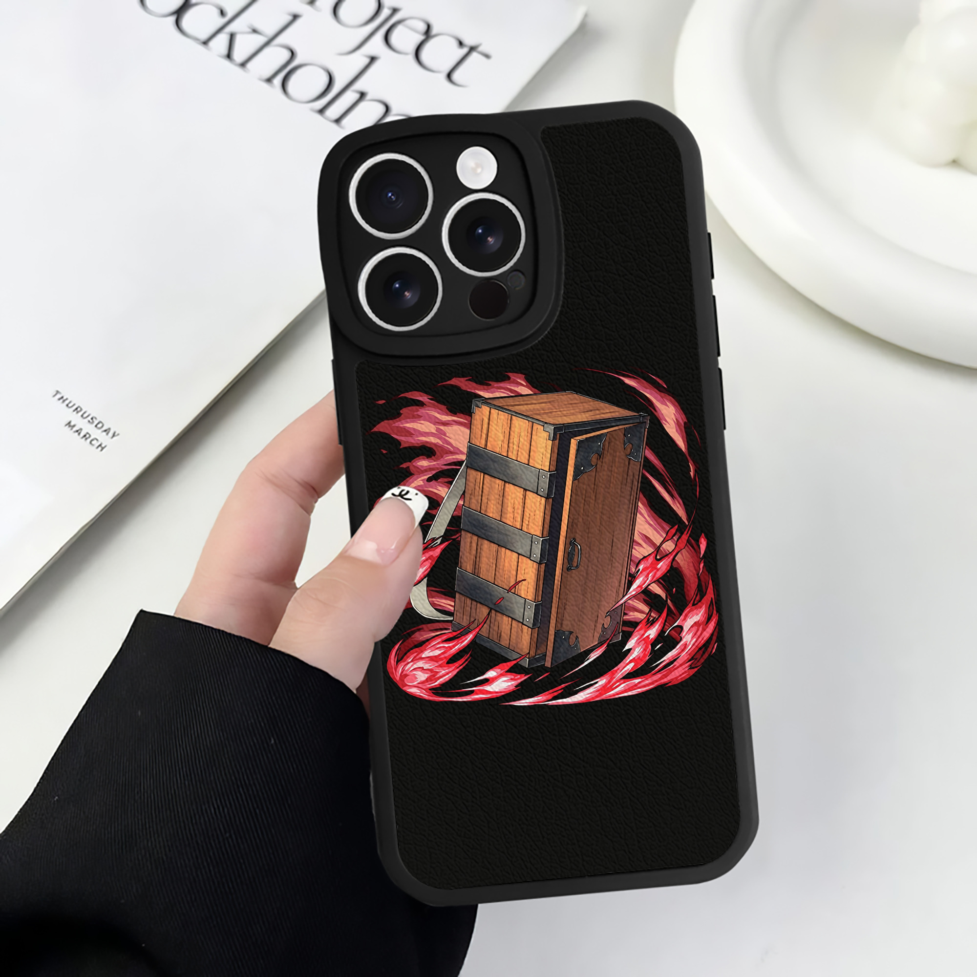 （画像用） 鬼滅の刃（きめつのやいば）竈門 禰󠄀豆子／かまど ねずこ Kamado Nezuko 【iPhone 16シリーズ対応】シリコンスマホケース（レザー調） 材質：シリコン